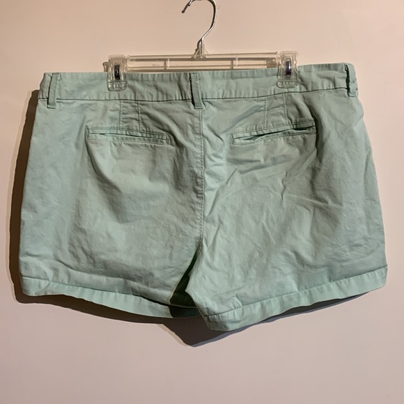 Old Navy plus size mint green shorts size 16 - Picture 2 of 4